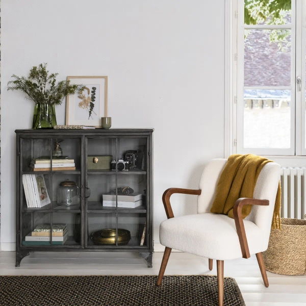 Fotel Chiara - Stylowy Biały Fotel w stylu skandynawskim z podłokietnikami