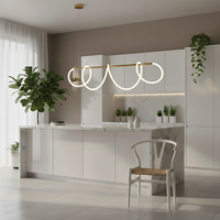 Lampa wisząca pozioma z ledowym sznurem złota FANTASIA 120 cm