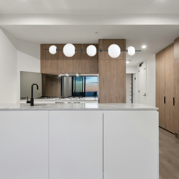 Lampa wisząca LED MILA 140 cm - nowoczesne białe kule szklane