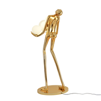 Lampa podłogowa WOMAN – designerska, złota figura kobiety z białymi kloszami 180 cm