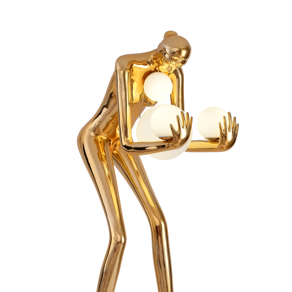 Lampa podłogowa WOMAN-2 – designerska, złota figura kobiety z białymi kloszami 190 cm