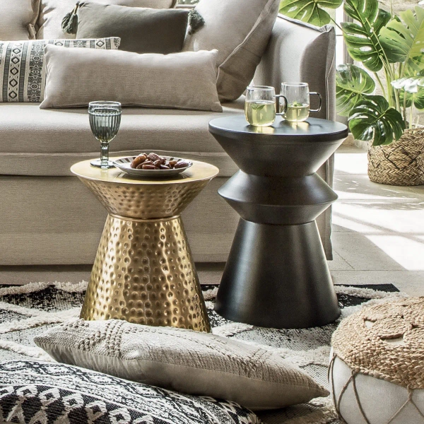 Stolik kawowy etniczny SOHAN designerski, czarny wys. 46,5 cm