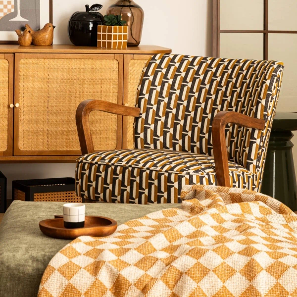 Fotel Chiara - Brązowy Fotel z podłokietnikami, Wzór Geometryczny do Salonu