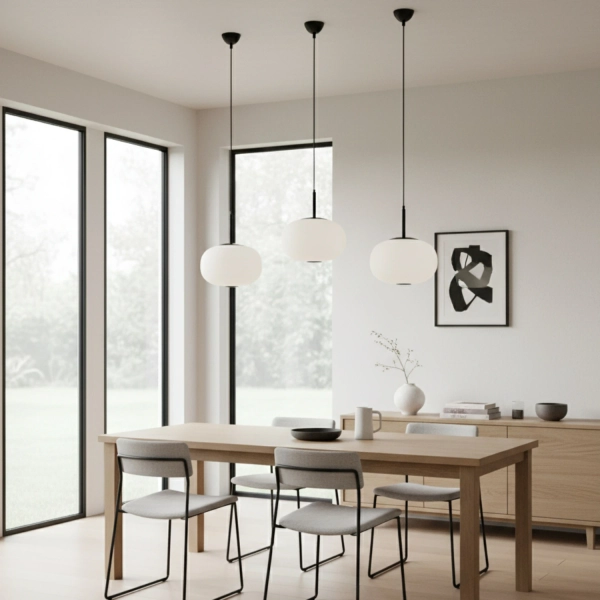 Lampa wisząca CHERRY - biała kula szklana ze złotymi detalami, do salonu